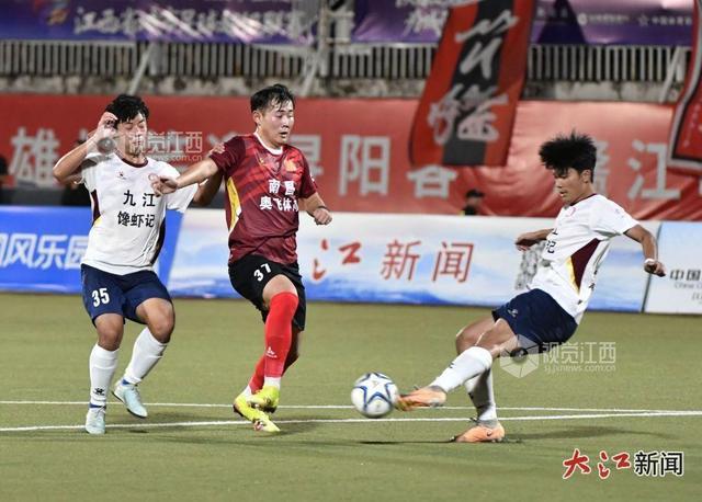 AA, cn, 全媒体记者