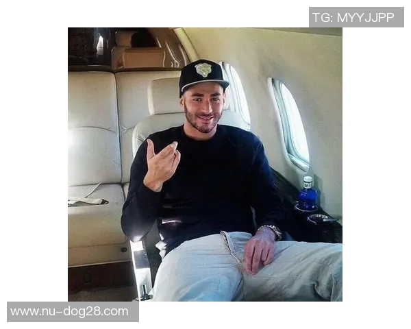 本泽马豪华生活揭秘:豪车、豪宅、私人飞机和顶级奢侈品的背后故事